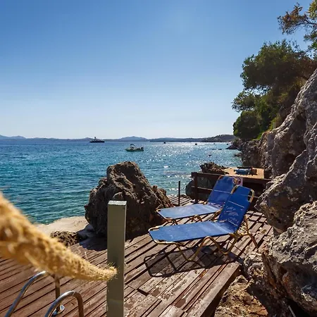 μαγδαλένα *